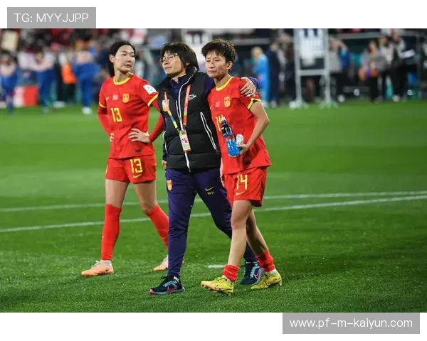 中国女足表现出色，在比赛中占据优势，请问中国女足