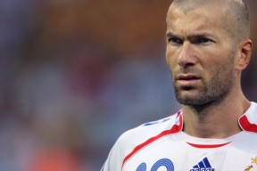 拼搏成就荣耀热血铸就传奇，拼搏铸就辉煌