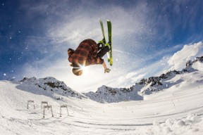 中国篮球社区APP上线整合赛事信息与球迷社交互动空间，中国篮球协会网站