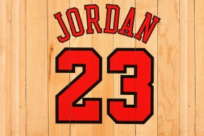 绿色节能足球场在沿海城市快速推进，推动绿色低碳目标，绿色节能设施有哪些